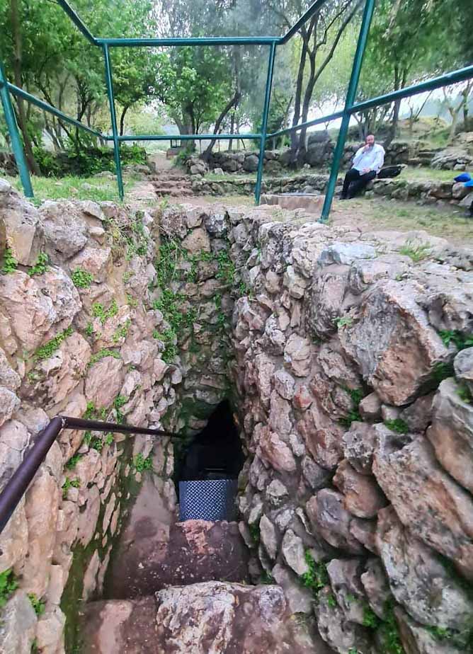 עין קובי הניקבה