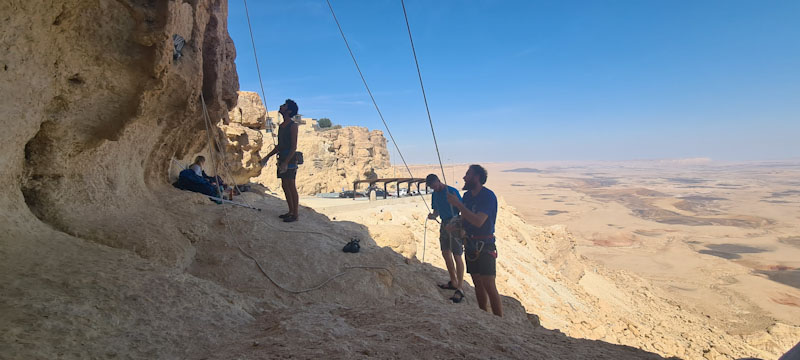 אטרקציות במצפה רמון, סנפלינג מעל מכתש רמון